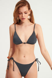 Nikkia Bikini Top Midnight - Sandshaped