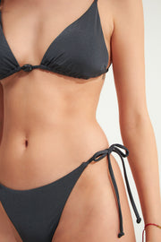 Nikkia Bikini Top Midnight - Sandshaped